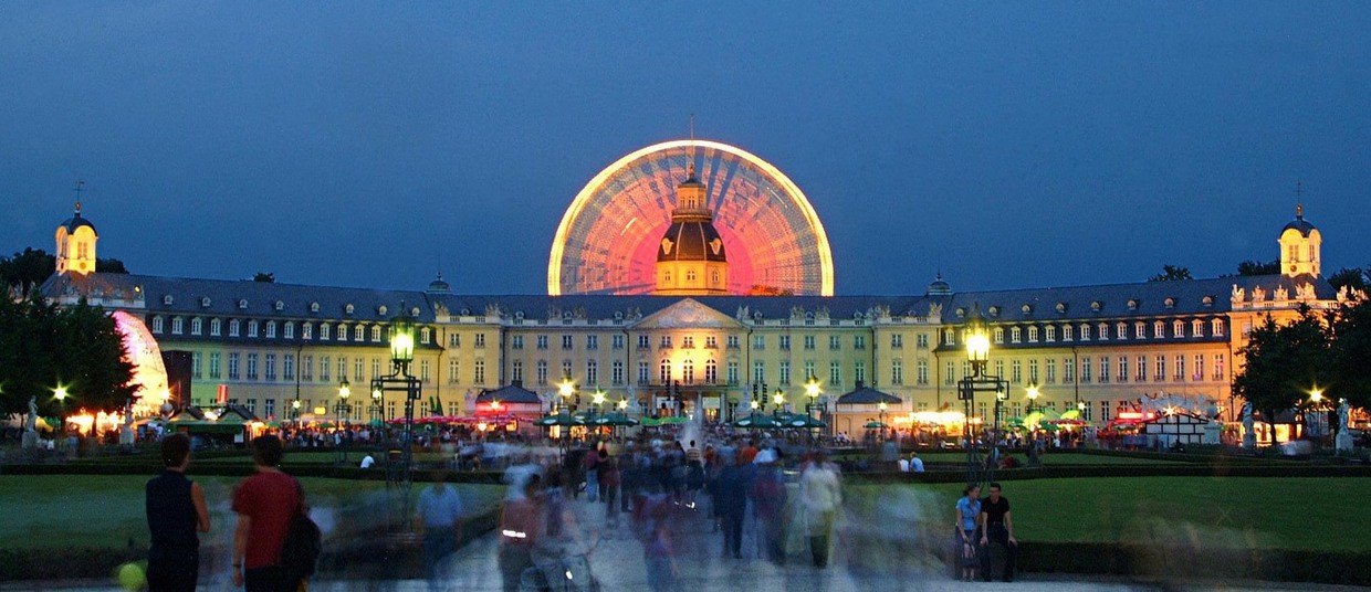 schloss_mit_riesenrad.jpg